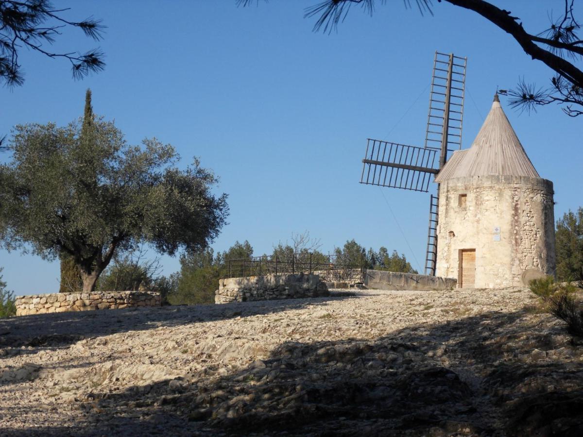 Lou Meinado Saint-Martin-de-Crau Buitenkant foto