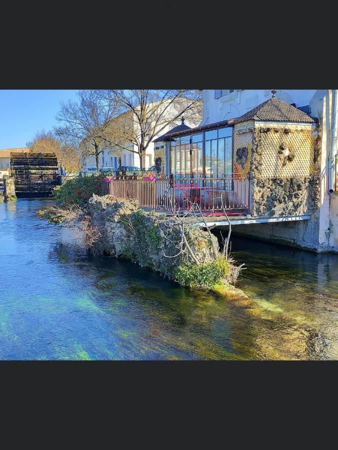 Lou Meinado Saint-Martin-de-Crau Buitenkant foto